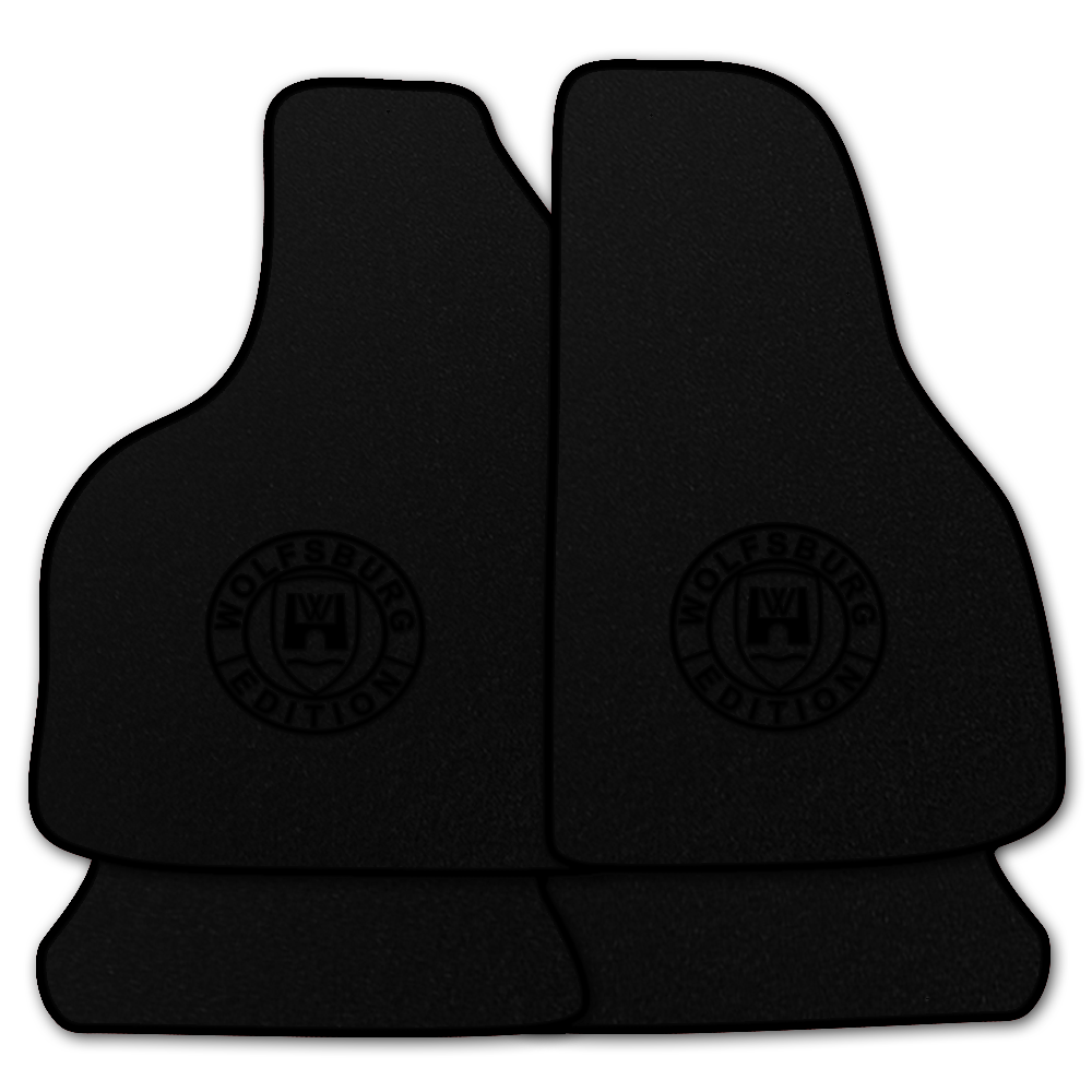 Schwarze Fußmatten mit dem Wolfsburg WOB Logo und Rand in schwarz.